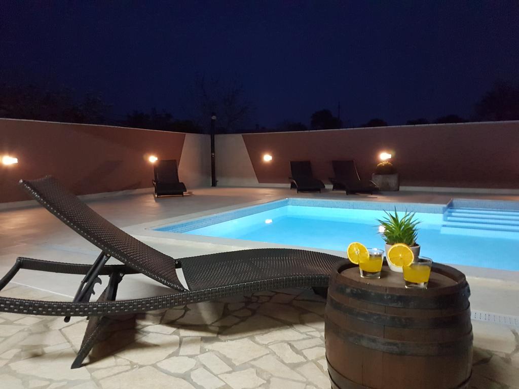 Villa Komel With Pool Fažana Exterior foto