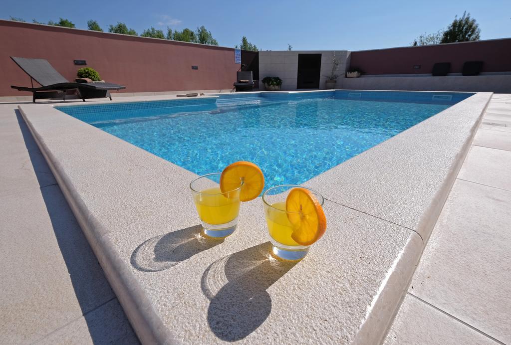 Villa Komel With Pool Fažana Exterior foto