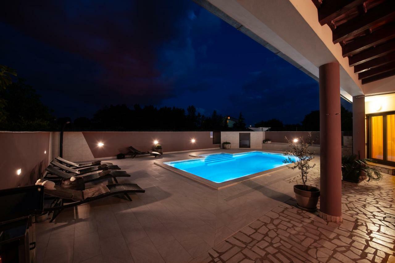 Villa Komel With Pool Fažana Exterior foto