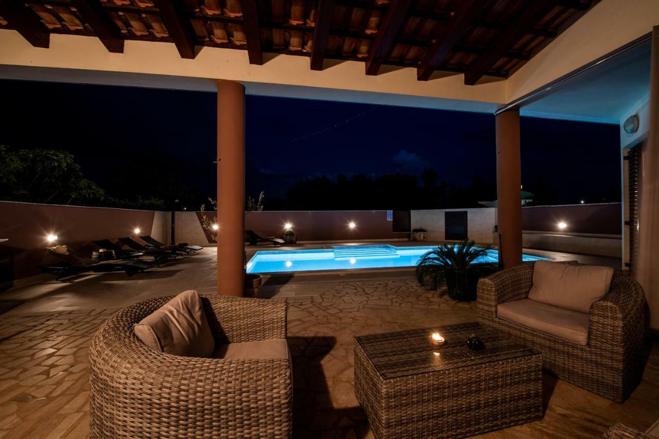 Villa Komel With Pool Fažana Exterior foto