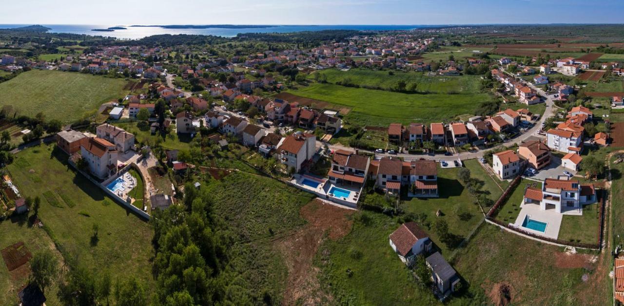 Villa Komel With Pool Fažana Exterior foto